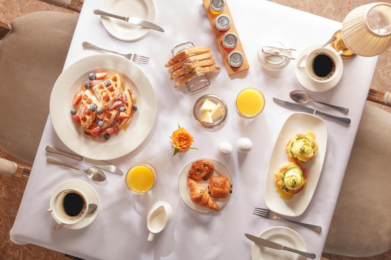 바텐 하우스 호텔 바스 외부 사진 A breakfast table